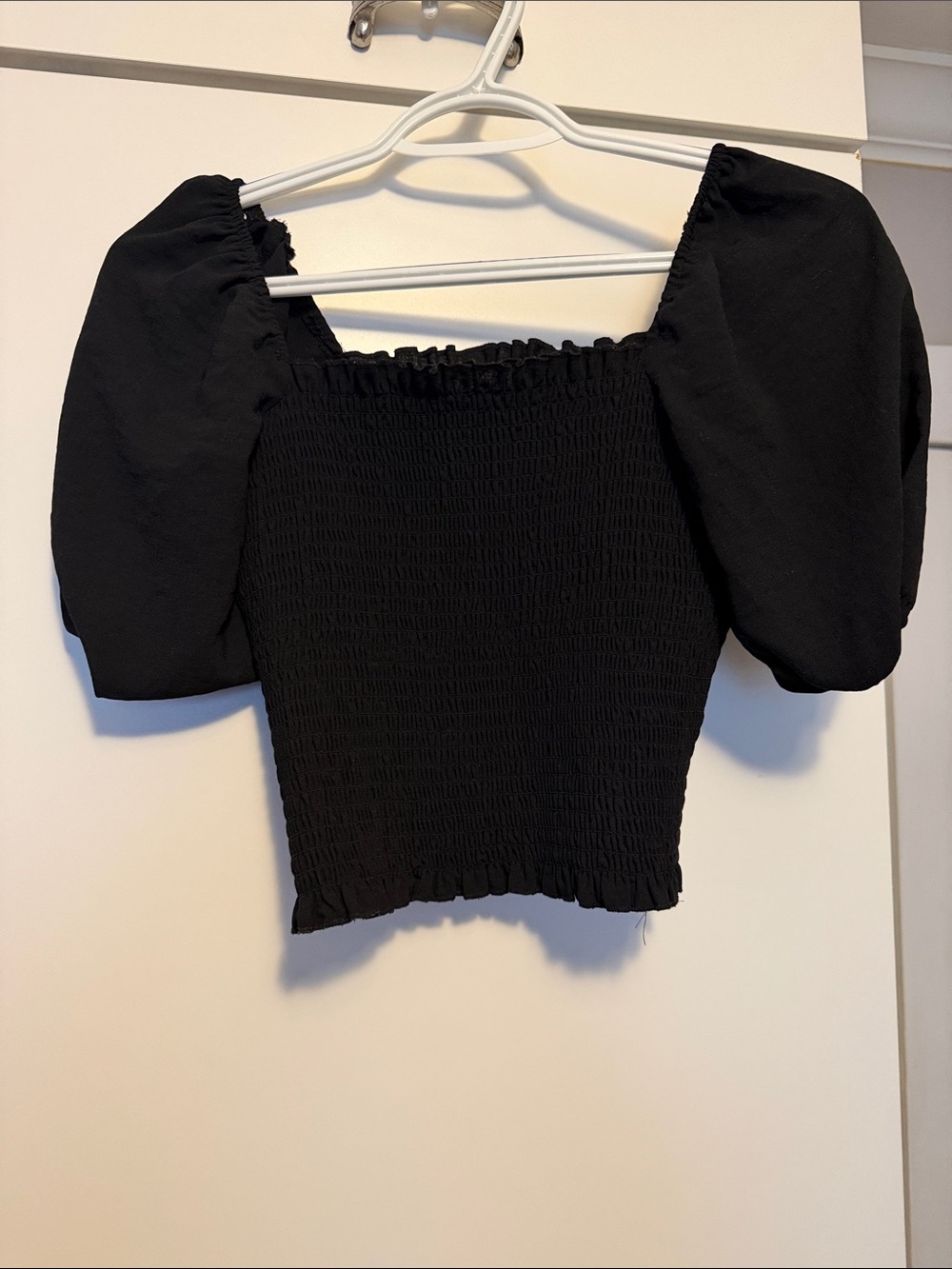 Leith Black Smocked Puff-Sleeve Crop Top